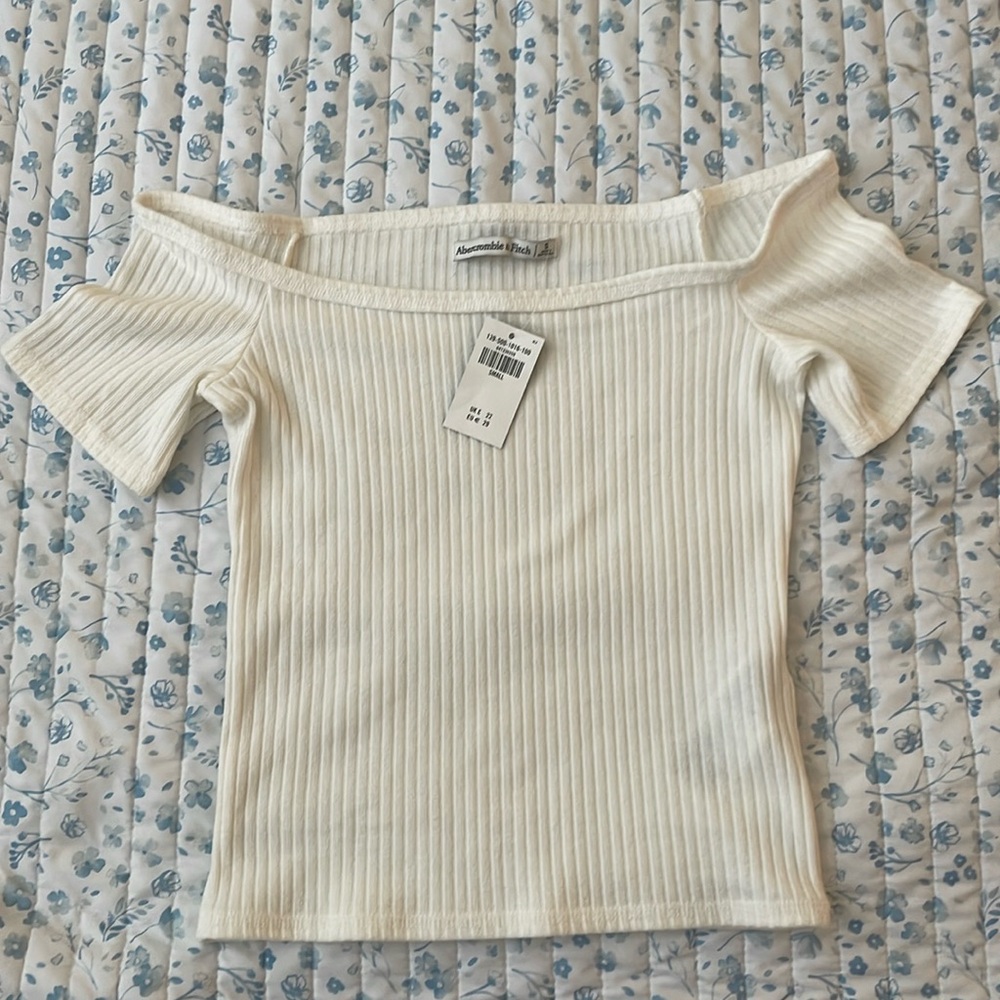 BNWT Abercrombie and Fitch Ribbed Off Shoulder Cream Top Size small
